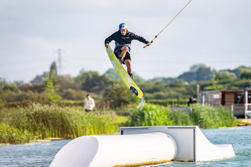 Load image into Gallery viewer, Guara Wakeboard - 2025
