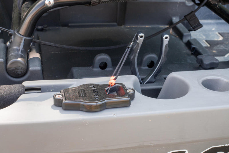 Load image into Gallery viewer, YakAttack - Surface Mount Retractor | Watersports World UK 2
